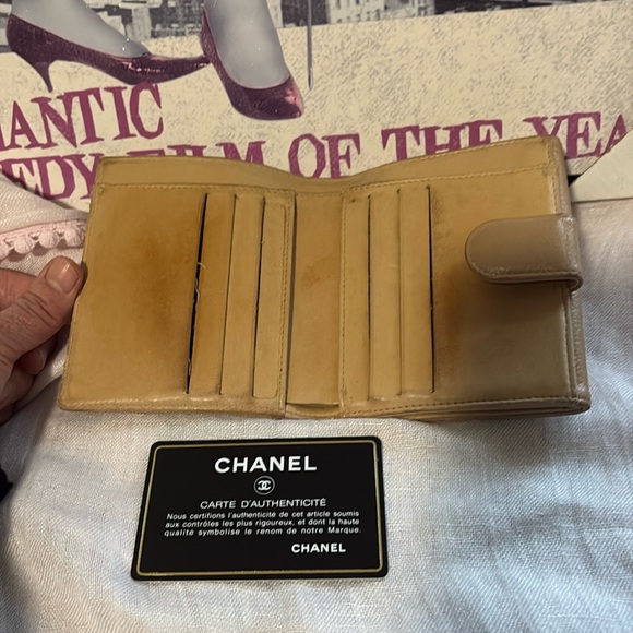 CHANEL CC Logo cream Caviar Skin Bifold Wallet - Picture 7 of 11